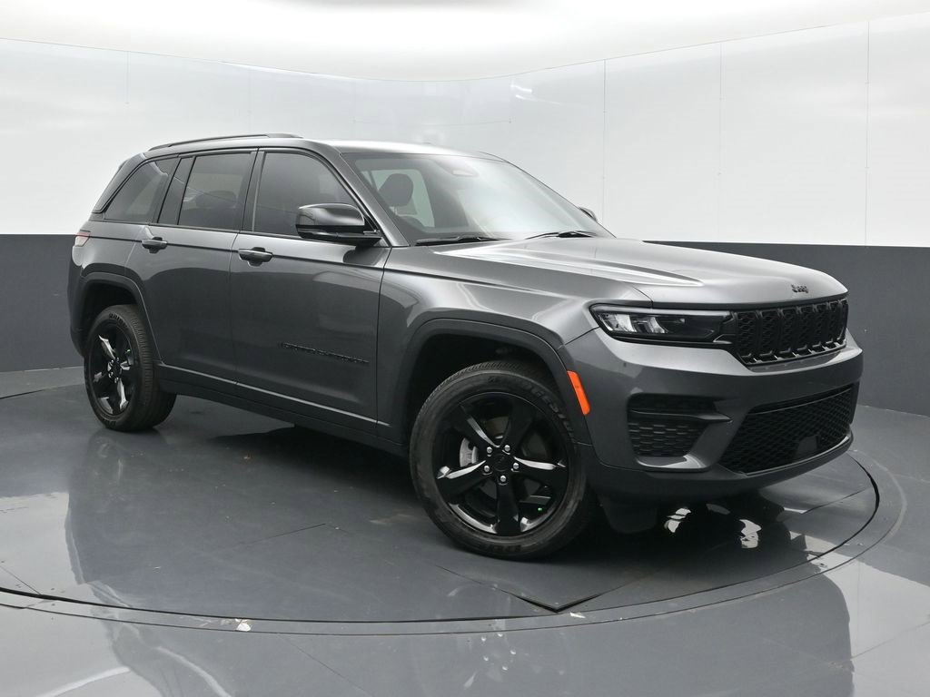 Used 2025 Jeep Grand Cherokee Altitude
