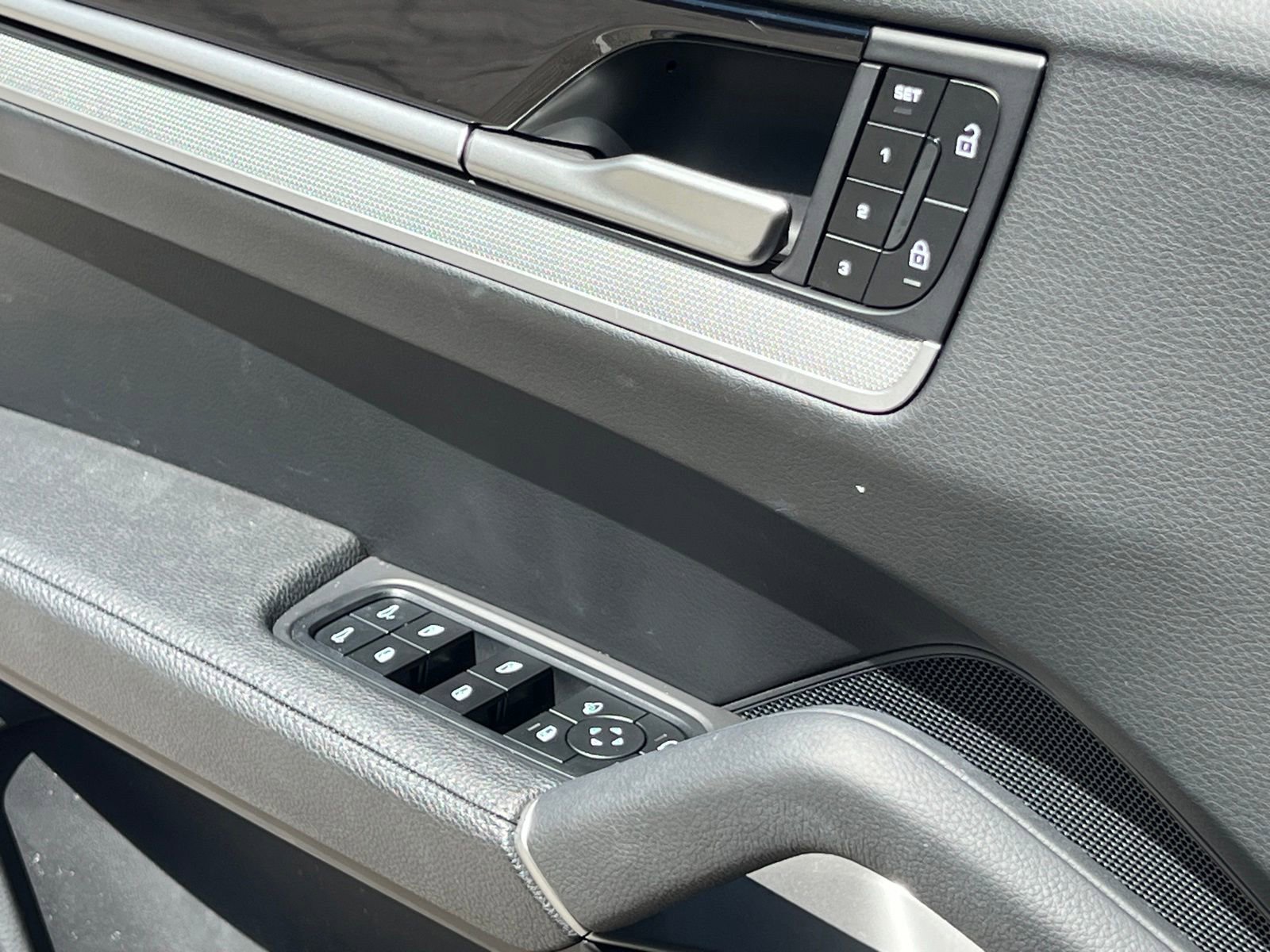 Certified 2024 Porsche Cayenne AWD/4WD image 14