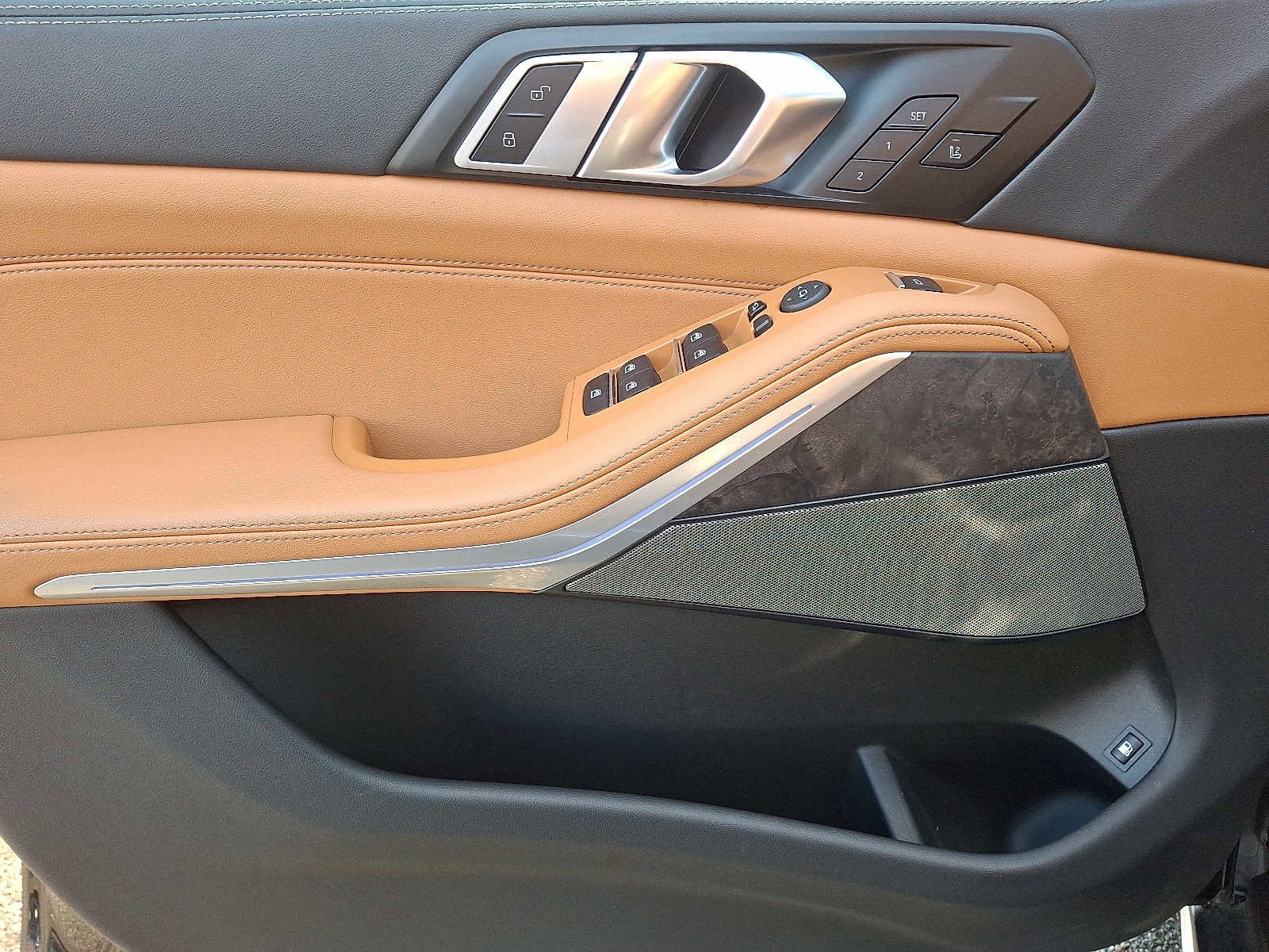 Certified 2024 BMW X5 xDrive50e w/ Premium Package image 12