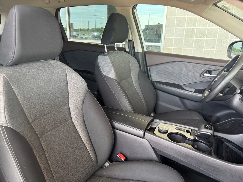 Used 2022 Nissan Rogue SV AWD/4WD image 17