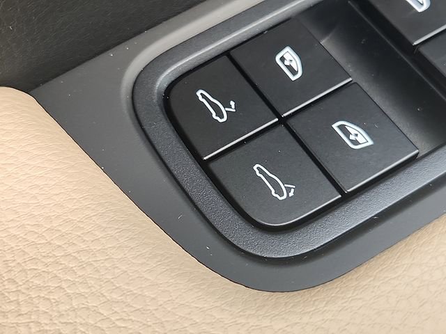 New 2026 Porsche Cayenne image 21