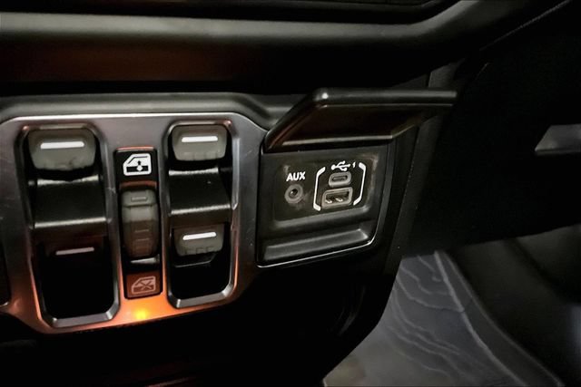 Used 2021 Jeep Gladiator Sport AWD/4WD image 15