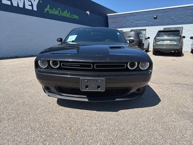 Used 2019 Dodge Challenger SXT w/ Cold Weather Group image 8