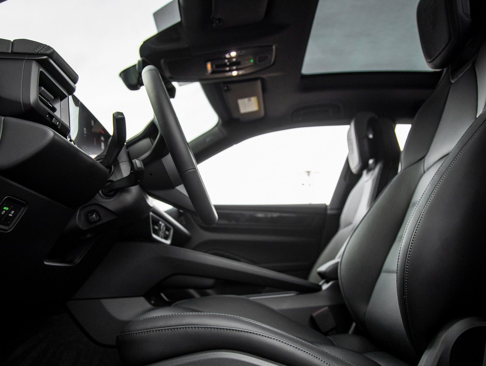 New 2026 Porsche Macan Electric RWD image 24