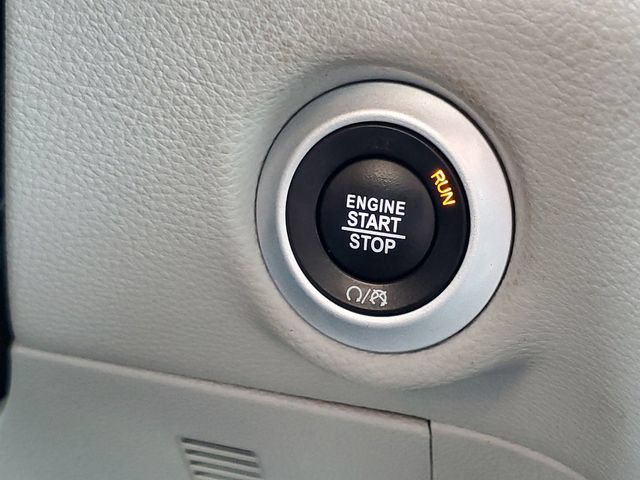Used 2024 Chrysler Pacifica Limited FWD image 18