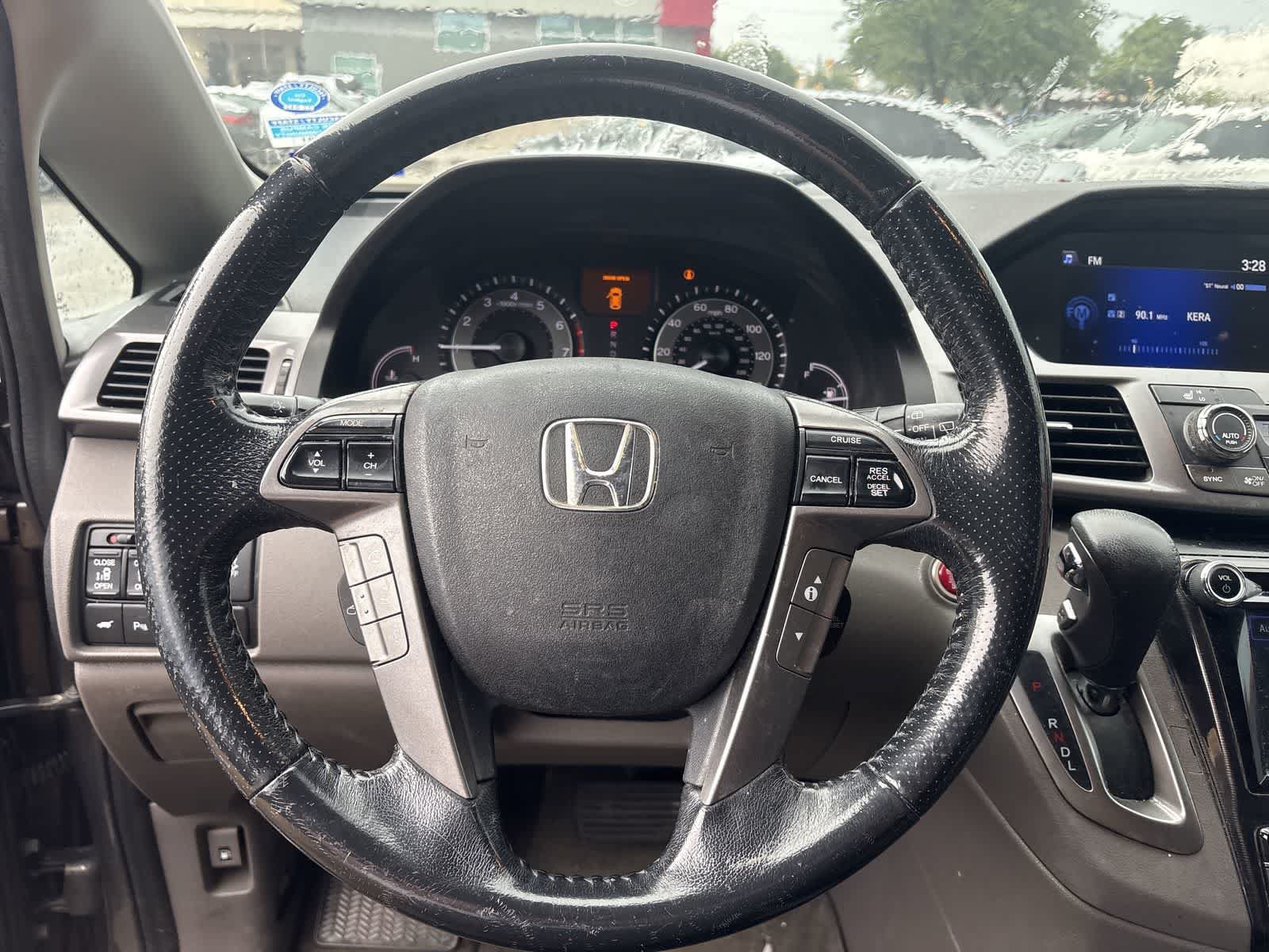 Used 2014 Honda Odyssey Touring Elite image 9