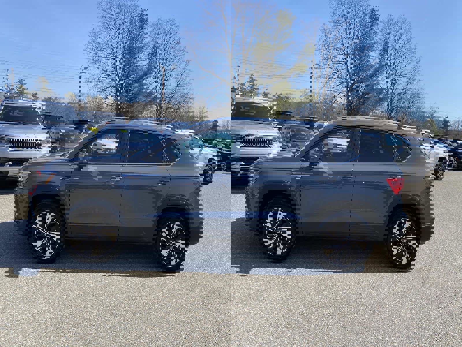 Used 2024 Volkswagen Taos SE image 7