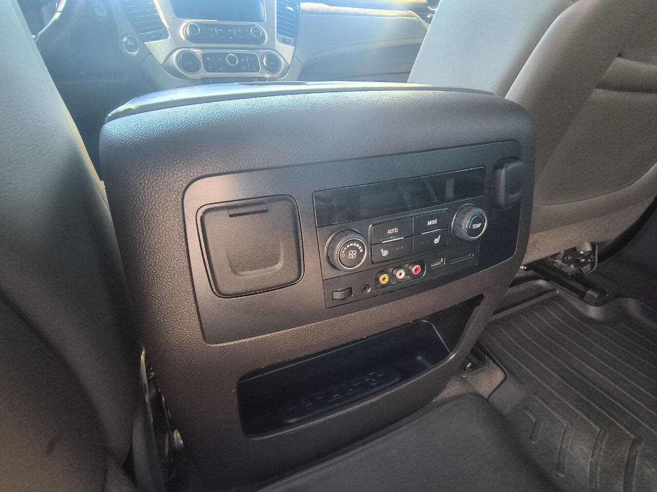 Used 2015 GMC Yukon Denali w/ Touring Package image 25