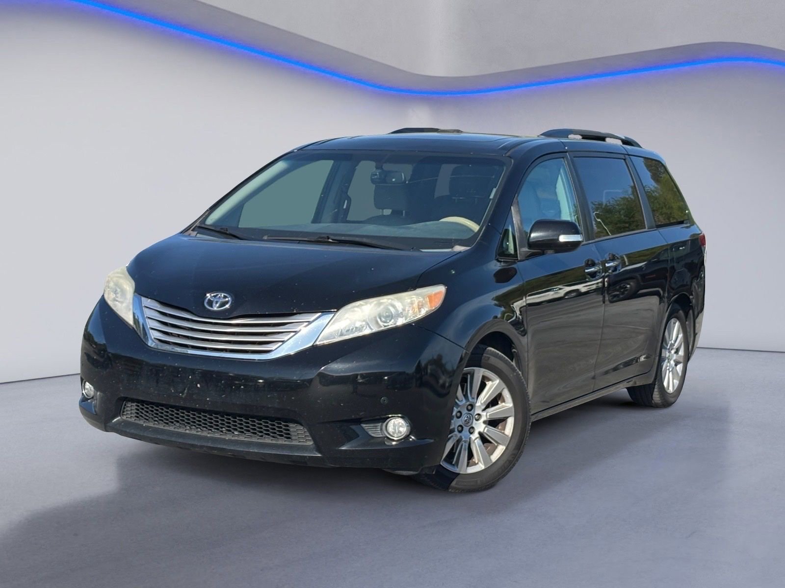 Used 2013 Toyota Sienna Limited w/ Premium Pkg video 2