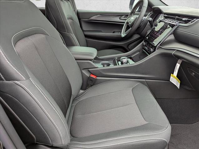 Used 2025 Jeep Grand Cherokee Laredo image 27