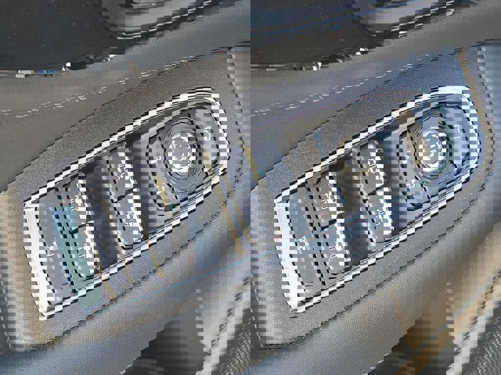 Certified 2025 Subaru Outback Touring XT w/ Popular Package #2 image 19