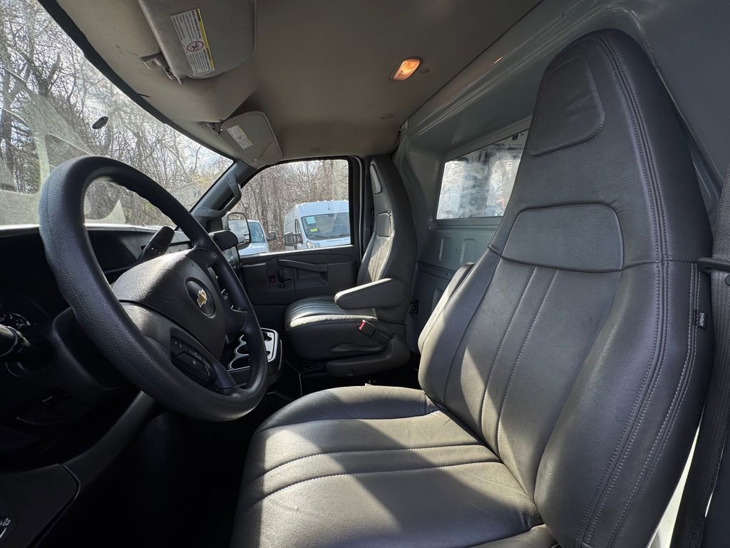 Used 2017 Chevrolet Express 2500 image 18