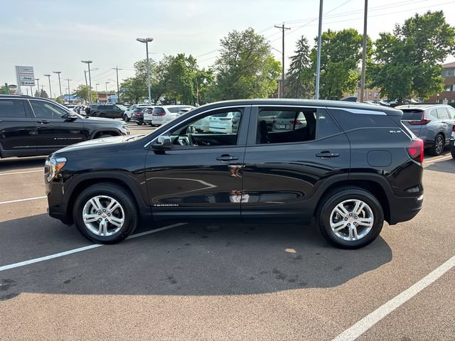 Used 2024 GMC Terrain SLE AWD/4WD image 3