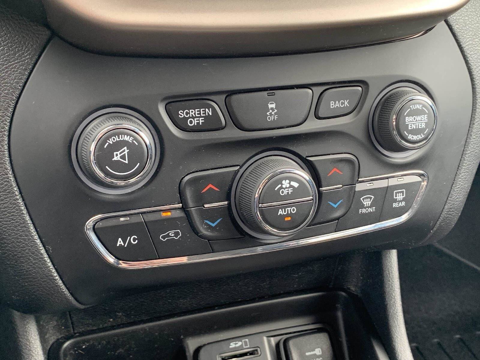 Used 2017 Jeep Cherokee 75th Anniversary AWD/4WD image 17