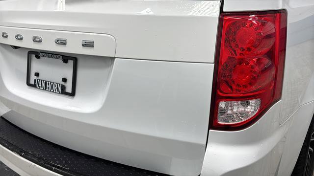 Used 2018 Dodge Grand Caravan SE image 31