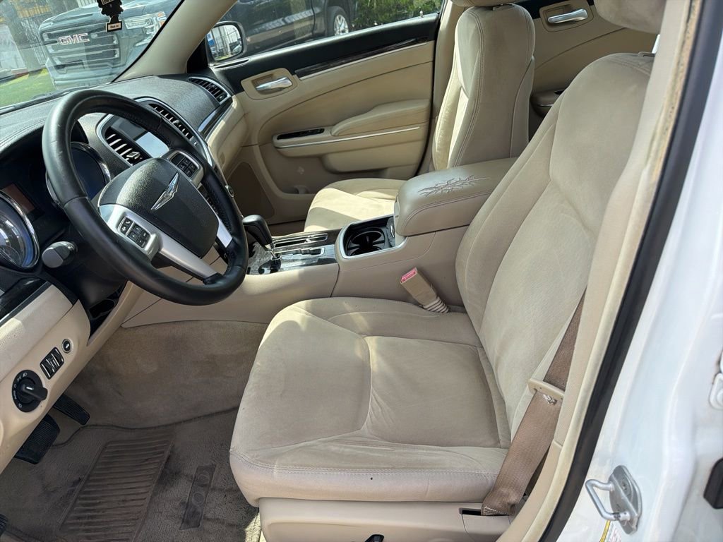 Used 2011 Chrysler 300 RWD image 6
