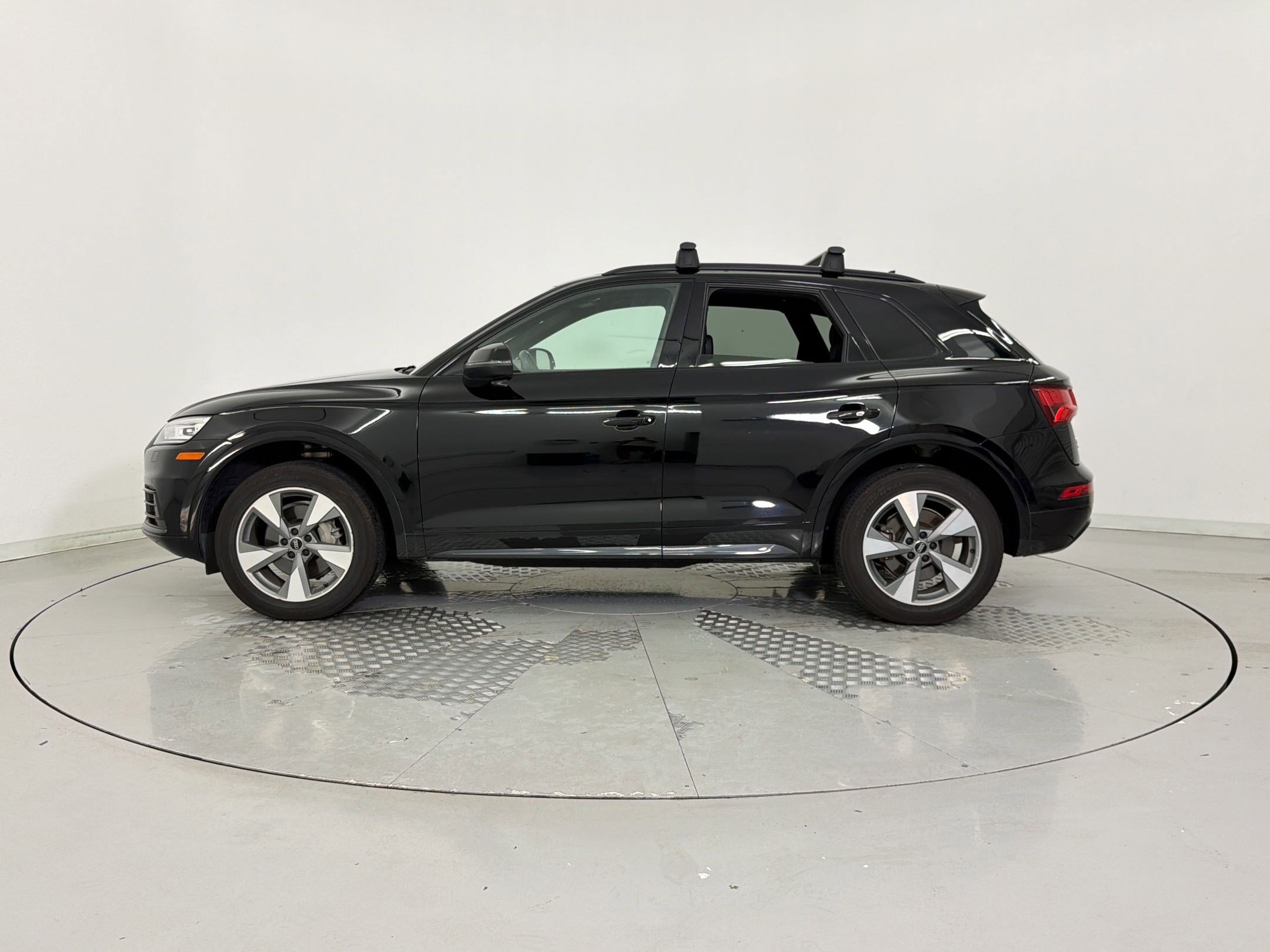 Used 2020 Audi Q5 2.0T Premium w/ Titanium Sport Package AWD/4WD image 2