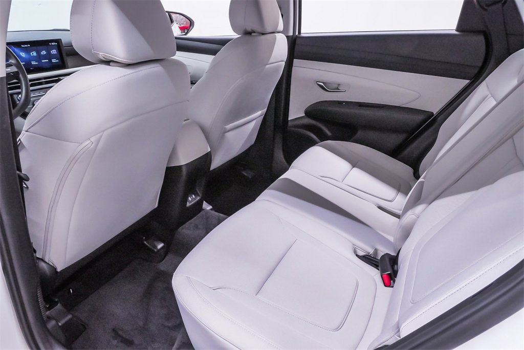 Certified 2025 Hyundai Tucson SE image 10