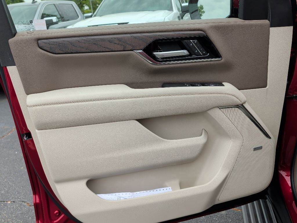New 2026 GMC Yukon Denali w/ Sun & Power Step Package AWD/4WD image 15