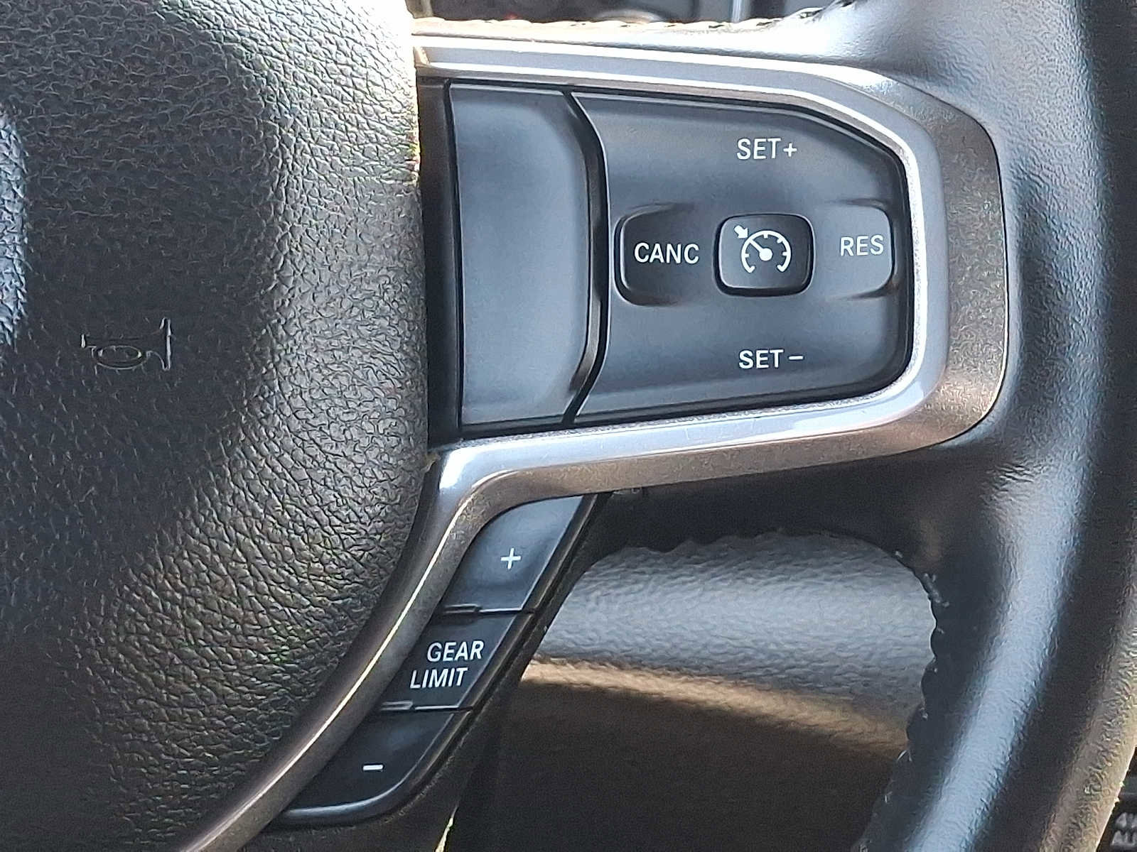 Used 2023 RAM 1500 Laramie AWD/4WD image 21