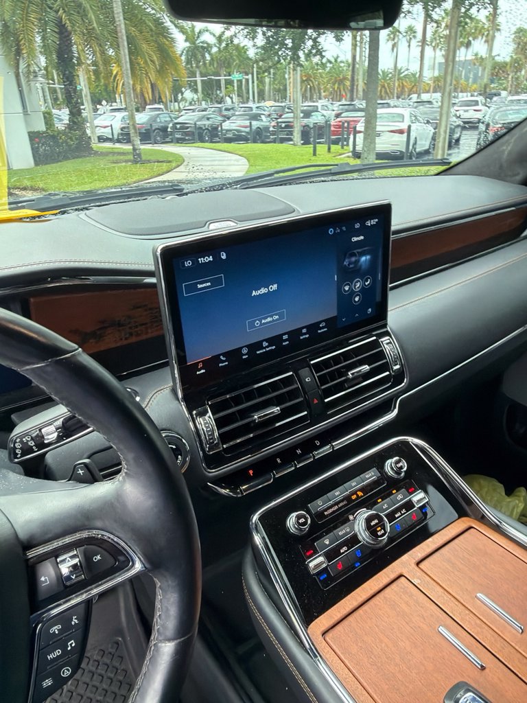 Used 2024 Lincoln Navigator L Black Label AWD/4WD image 3