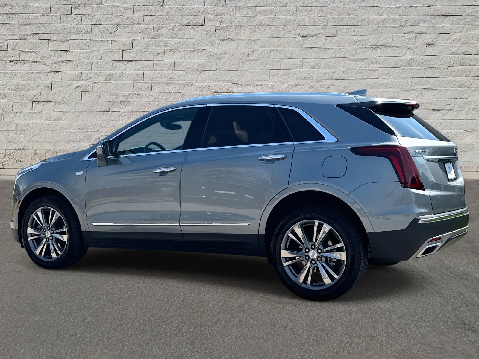 Used 2024 Cadillac XT5 Premium Luxury image 3