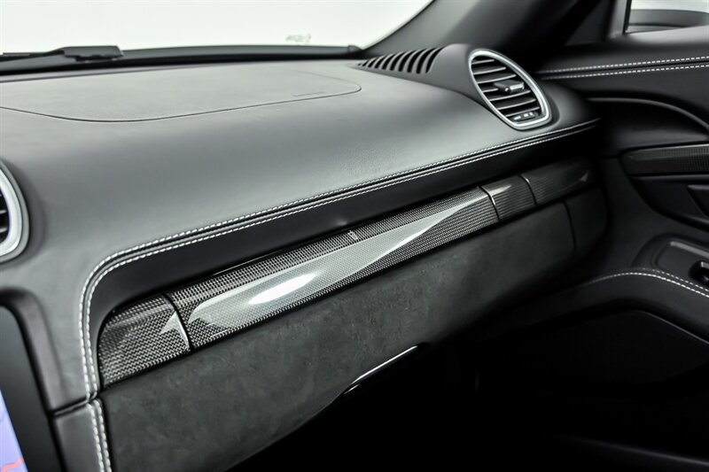 Used 2022 Porsche 718 Boxster Spyder RWD image 32