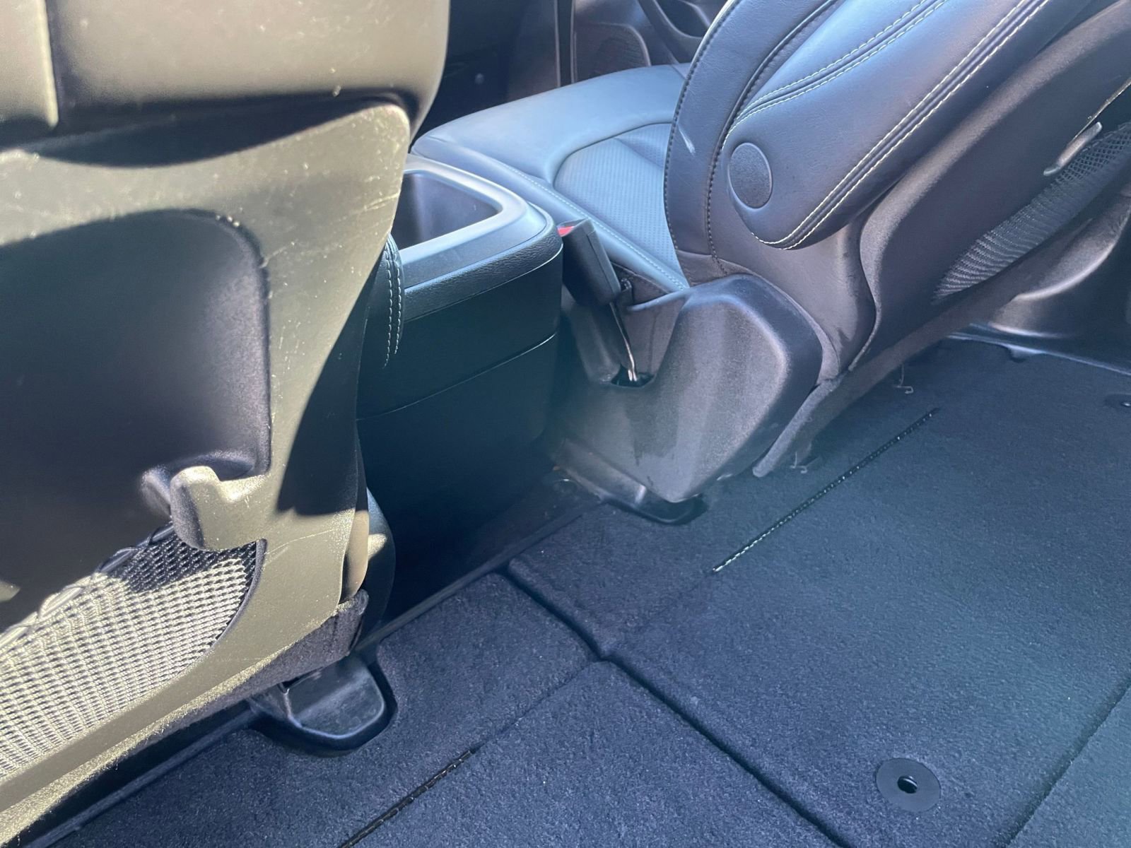 Used 2025 Chrysler Pacifica Select image 23