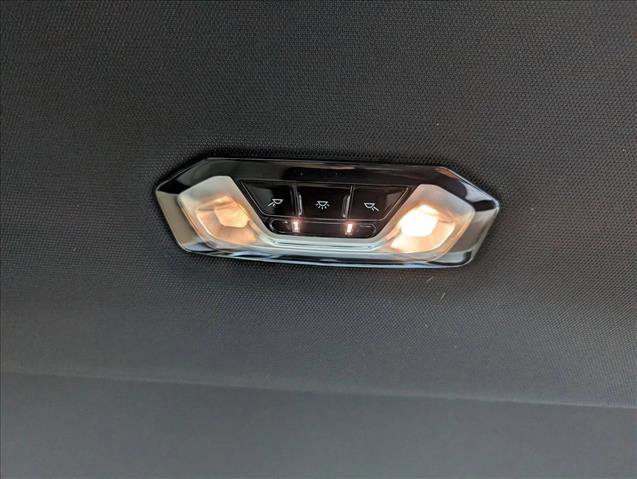 Used 2025 BMW 330i Sedan w/ Premium Package image 27