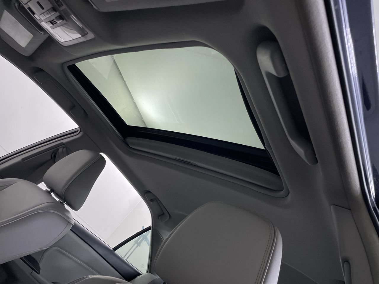 Used 2017 Toyota Camry XLE w/ Moonroof Package FWD image 20