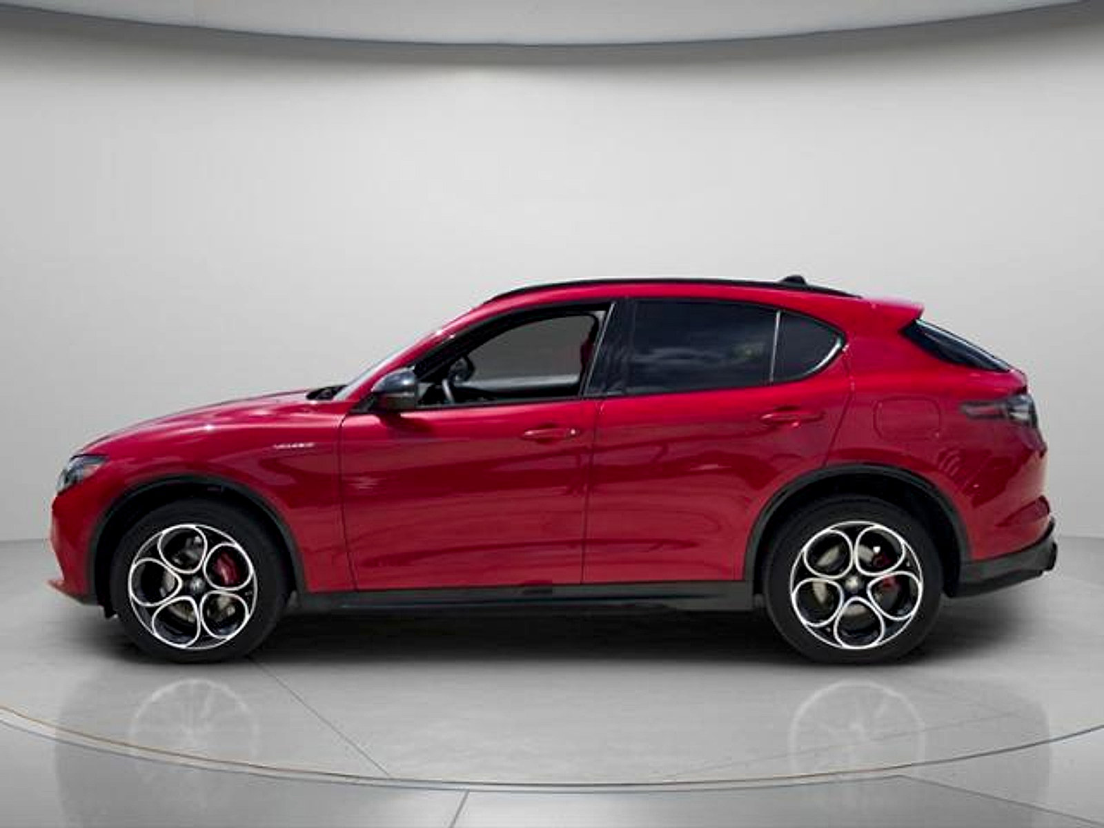 Used 2024 Alfa Romeo Stelvio Veloce AWD/4WD image 3