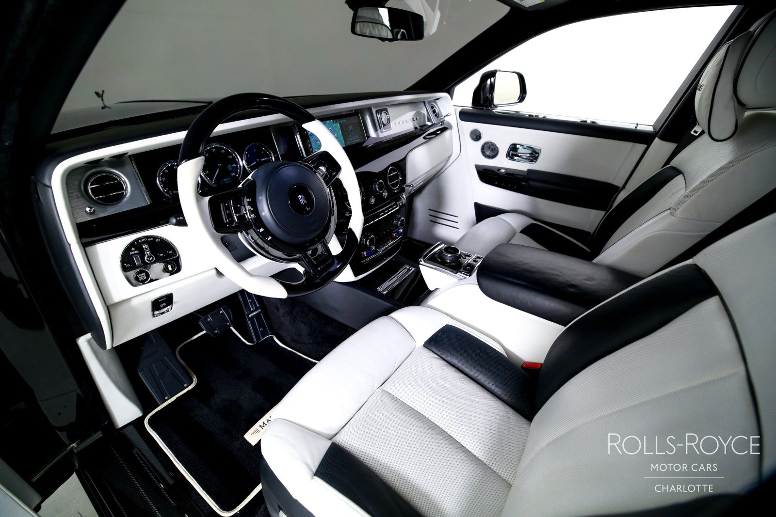 Used 2018 Rolls-Royce Phantom Sedan RWD image 4