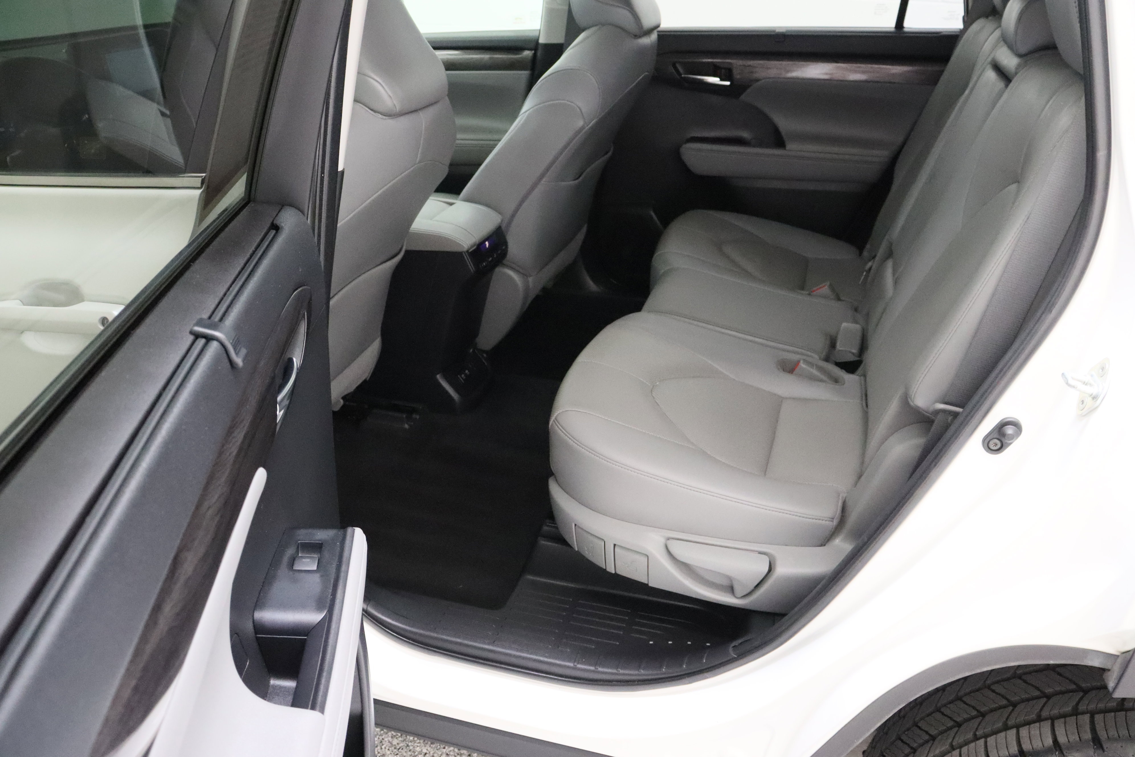 Certified 2020 Toyota Highlander Limited image 31