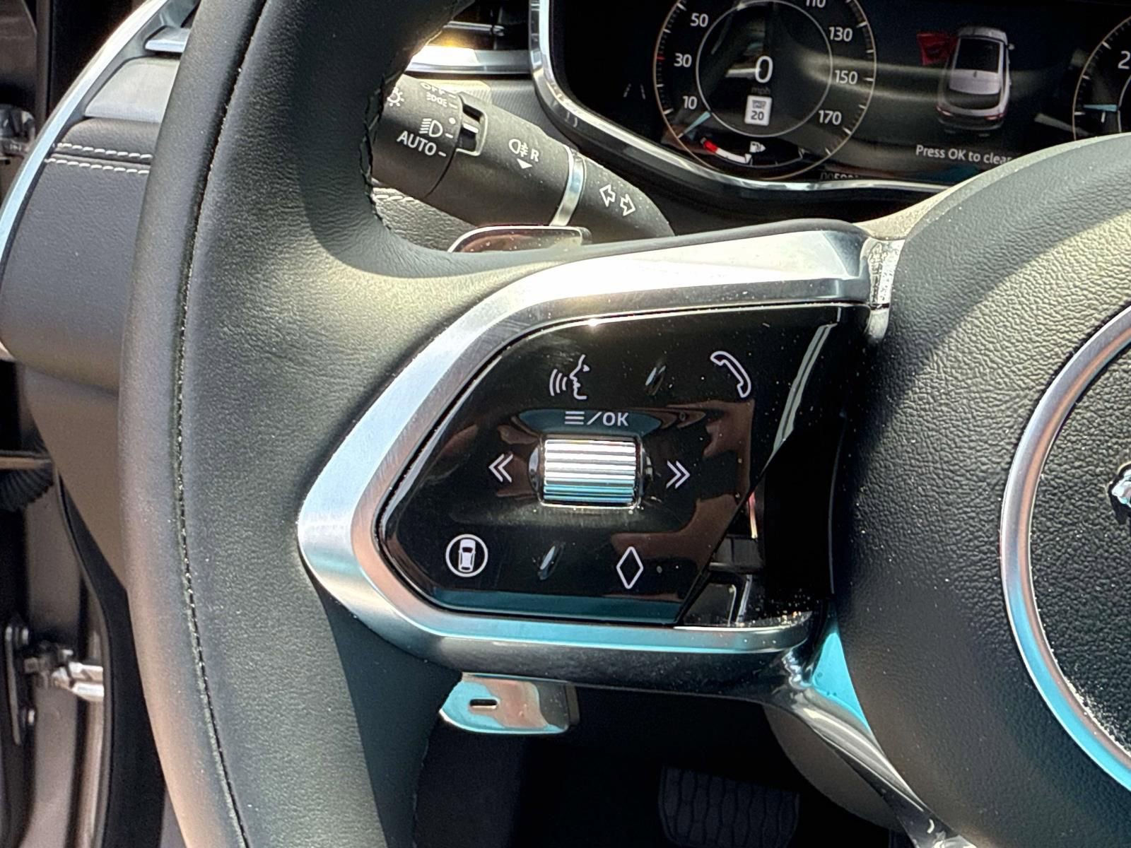 Used 2025 Jaguar F-PACE R-Dynamic S image 21