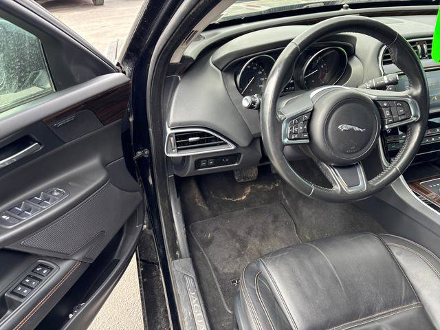 Used 2018 Jaguar XE Prestige image 9