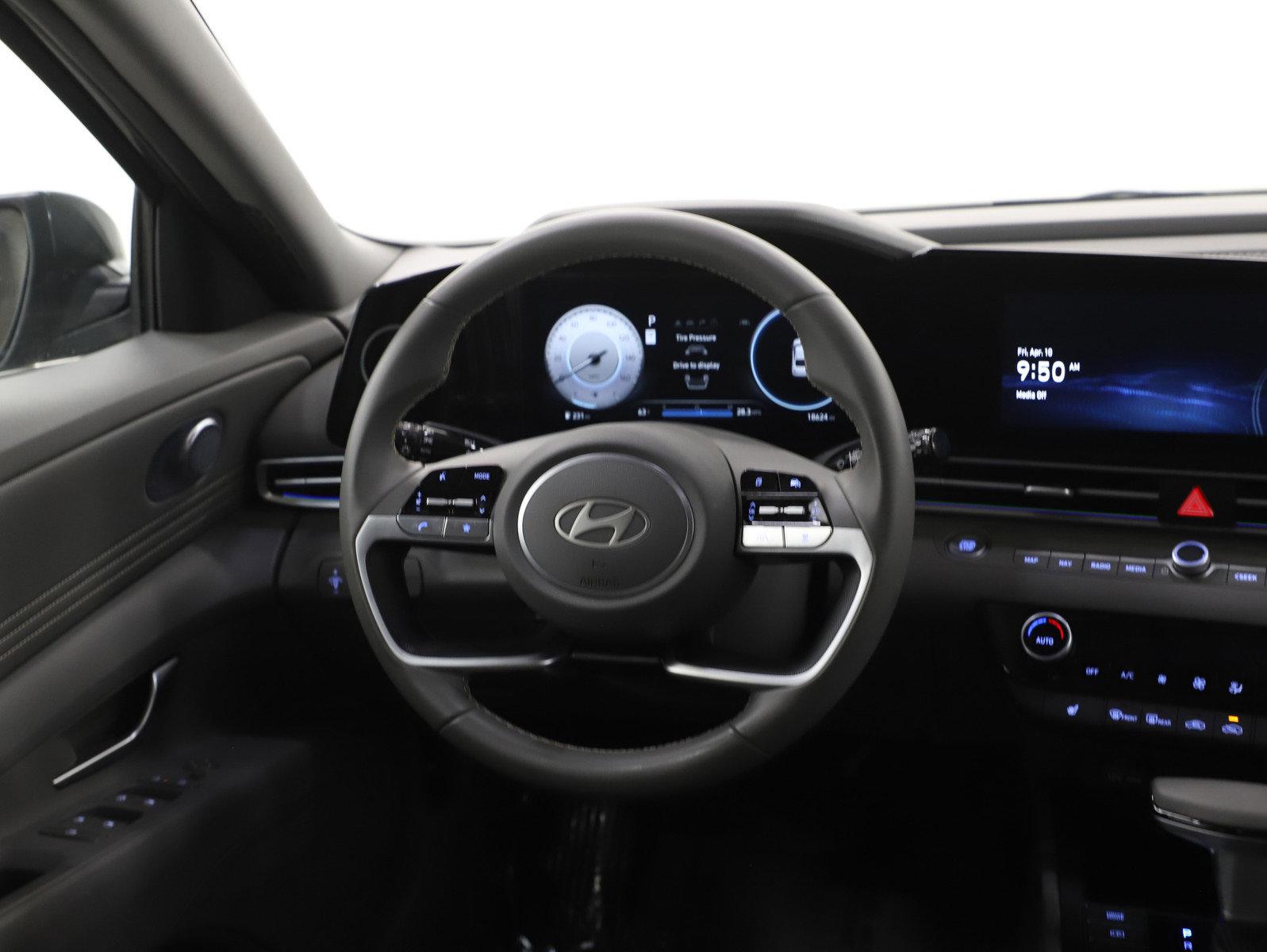 Used 2024 Hyundai Elantra SEL w/ Convenience Package image 14