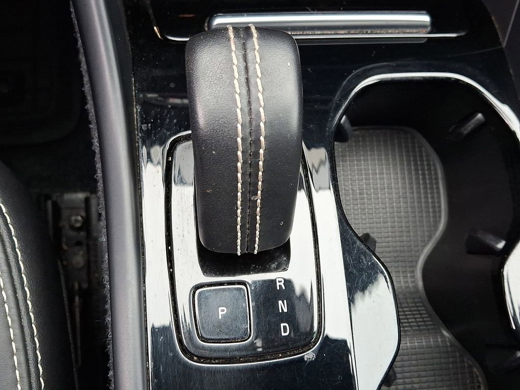 Used 2022 Volvo XC40 P8 Recharge Ultimate image 19