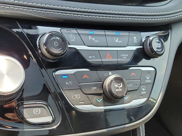 Used 2025 Chrysler Pacifica Limited FWD image 17