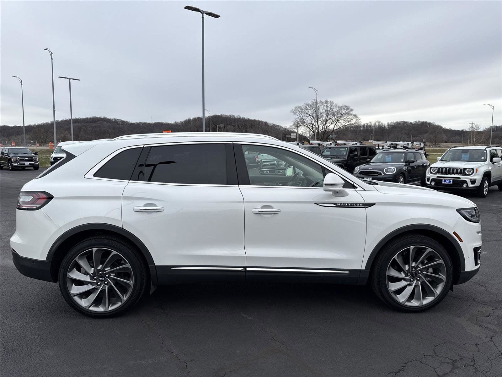 Used 2020 Lincoln Nautilus Reserve w/ Equipment Group 201A image 6