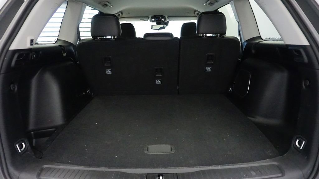 Certified 2023 Jeep Grand Cherokee Limited w/ Black Appearance Package image 15