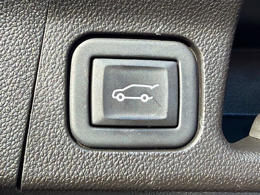 Used 2023 GMC Acadia SLT image 14