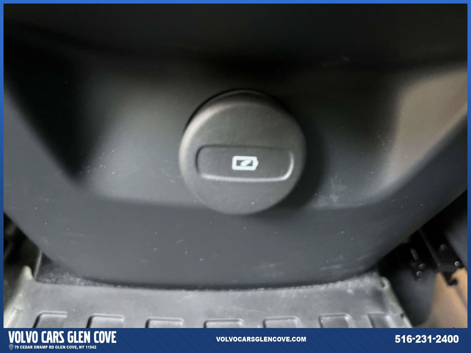 Used 2024 Volvo XC60 B5 Plus AWD/4WD image 11