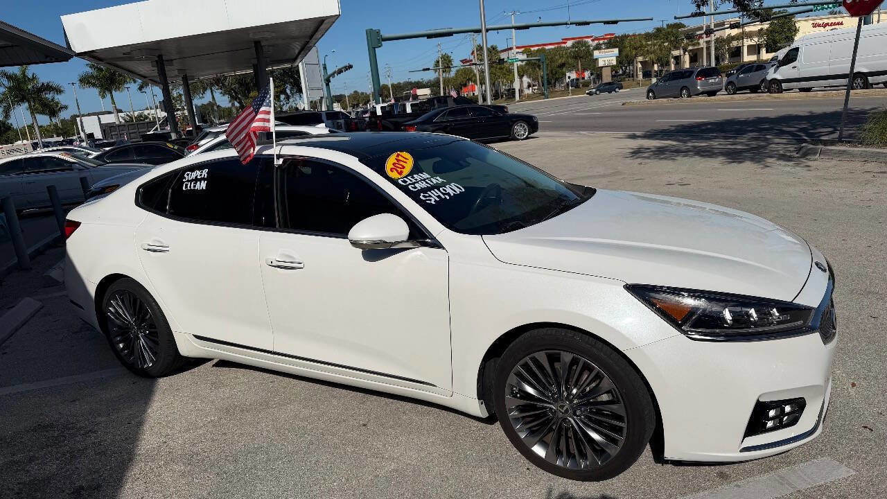 Used 2017 Kia Cadenza Limited image 3