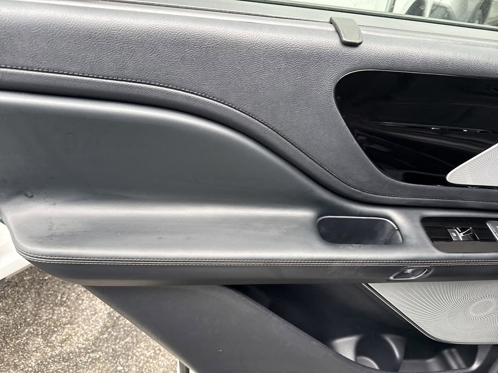 Used 2025 Lincoln Aviator Reserve w/ Equipment Group 201A image 15