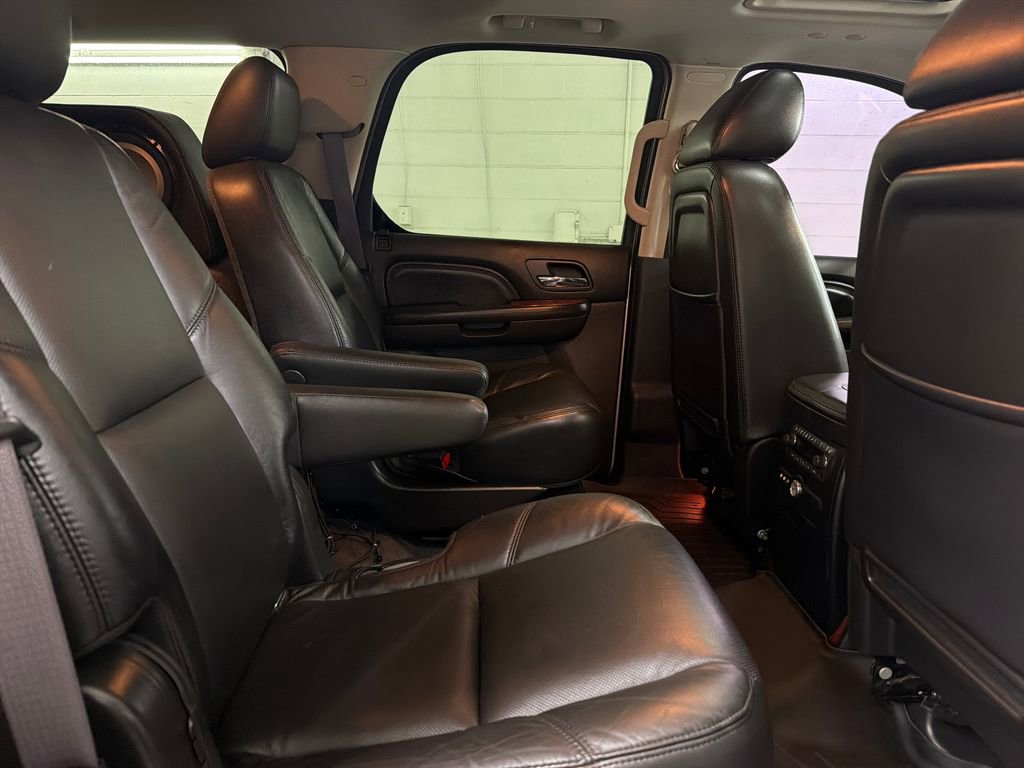 Used 2011 Cadillac Escalade Premium AWD/4WD image 30