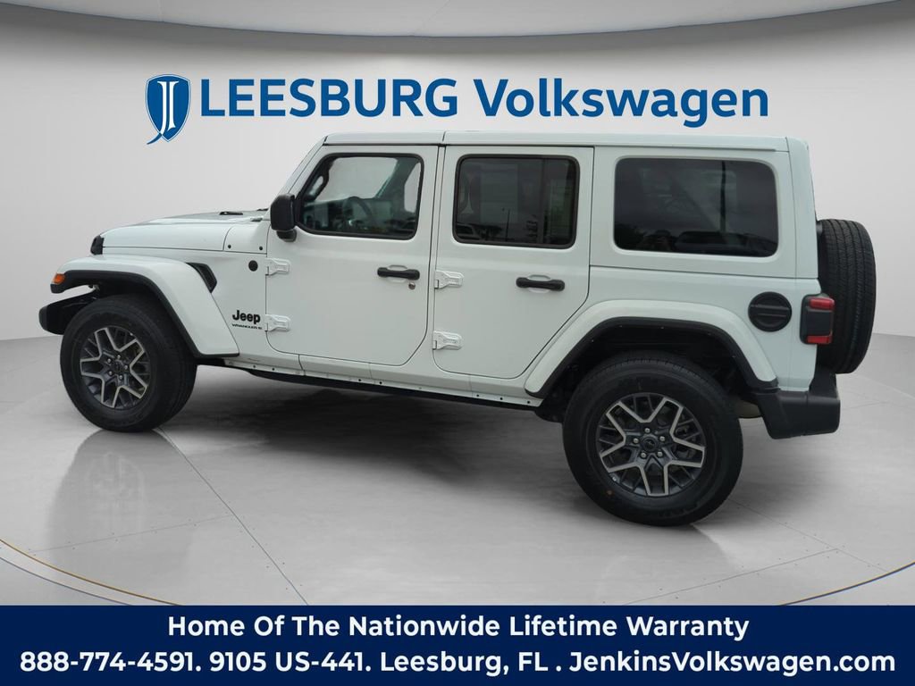 Used 2025 Jeep Wrangler Unlimited Sahara AWD/4WD image 10
