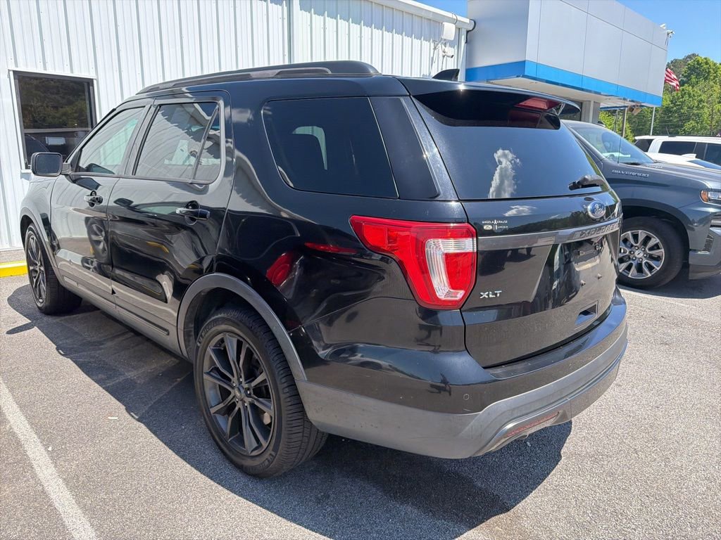 Used 2017 Ford Explorer XLT w/ Equipment Group 202A image 8
