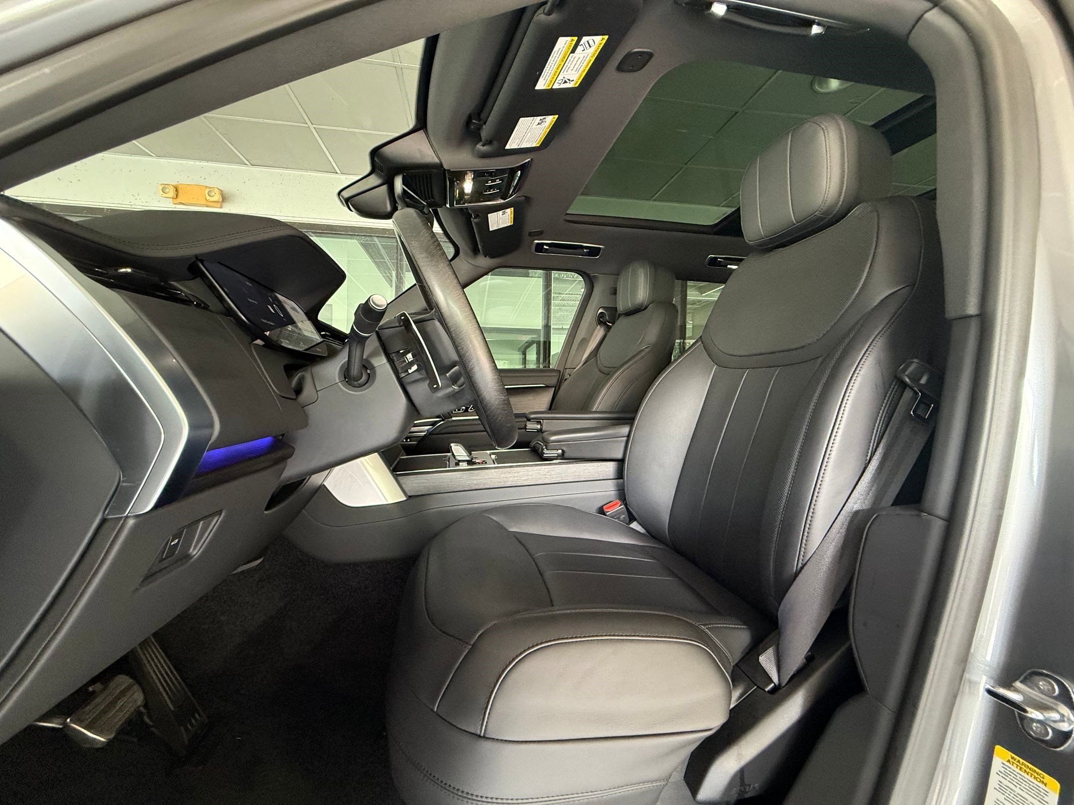 Certified 2025 Land Rover Range Rover SE image 5