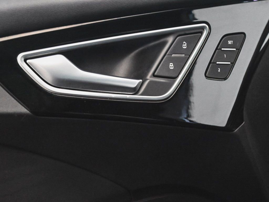 Used 2023 Audi Q4 e-tron Premium Plus w/ Premium Plus image 9