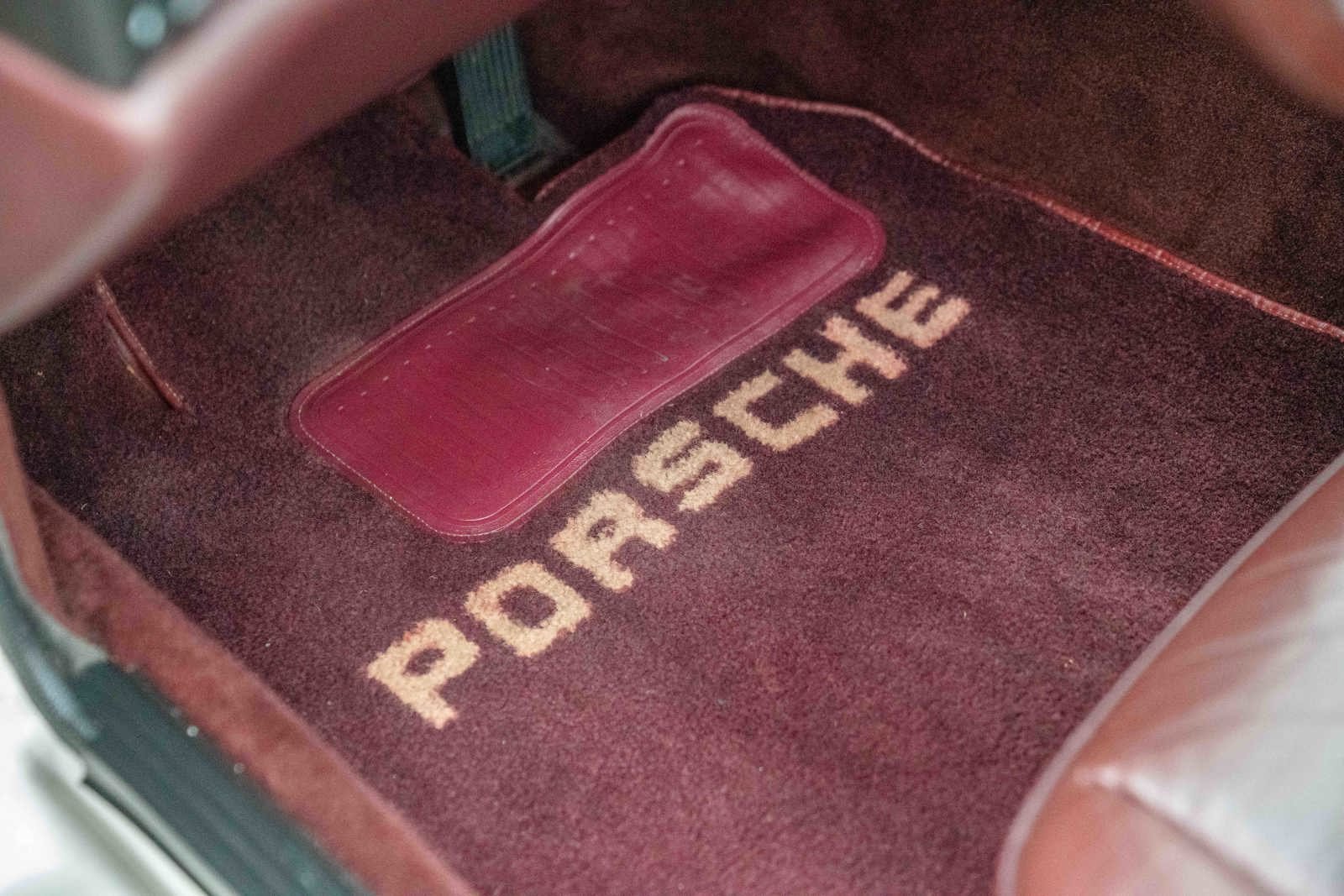 Used 1986 Porsche 944 Turbo RWD image 17